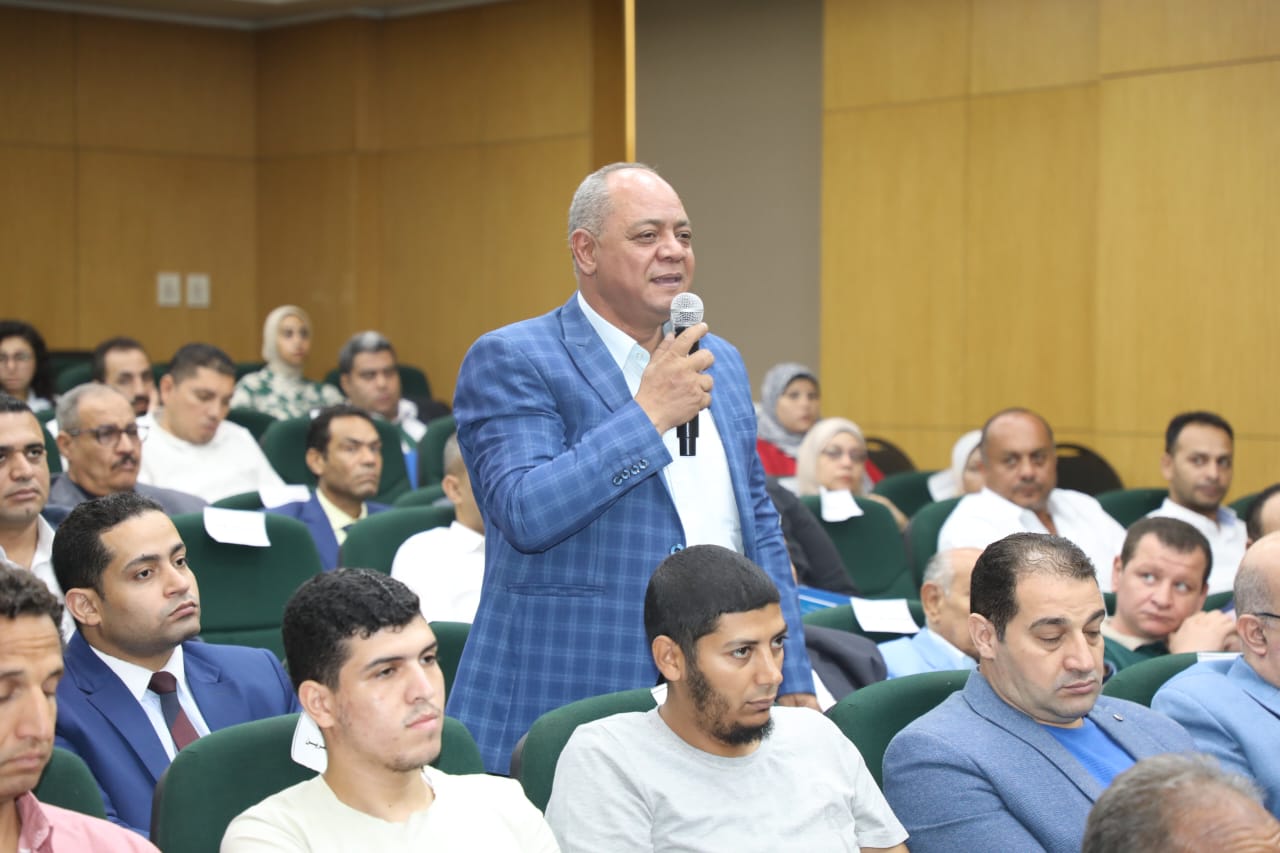 المحافظ ورئيس البورصة يفتتحان مؤتمر البورصة للتنمية